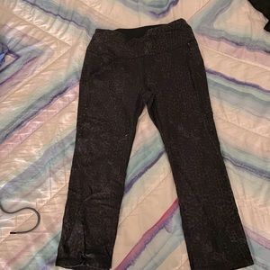 dark cheetah print capri leggings